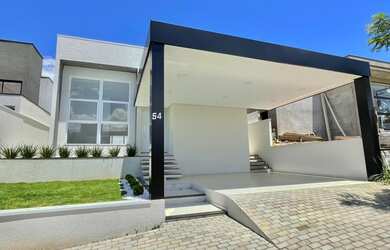 Imagem: A casa em condomínio possui 3 Dormitórios, 3 Banheiros, 2