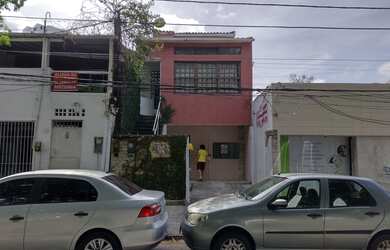 Imagem: A casa possui 2 Dormitórios, 1 Banheiro, 1 Vaga na garagem