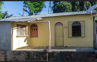 Imagem: A casa possui 3 Dormitórios, 1 Banheiro, 1 Vaga na garagem