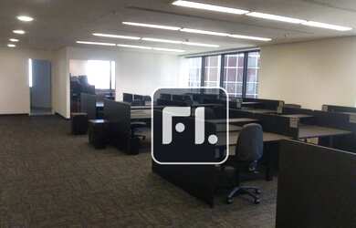 Imagem: O depósito possui 5 Vagas na garagem, 291m² de Área e está