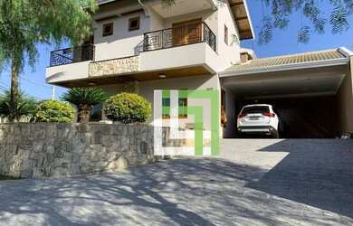 Imagem: A casa em condomínio para alugar possui 3 Dormitórios, 4 Banheiros