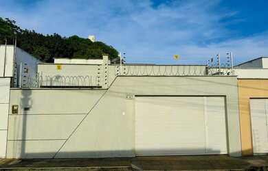 Imagem: A casa em condomínio possui 2 Dormitórios, 2 Banheiros, 1