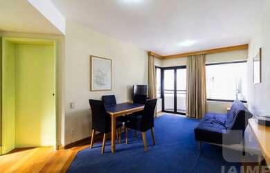 Imagem: O apartamento possui 1 Dormitório, 1 Banheiro, 1 Vaga na garagem