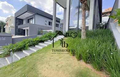 Imagem: A casa em condomínio possui 4 Dormitórios, 5 Banheiros, 4