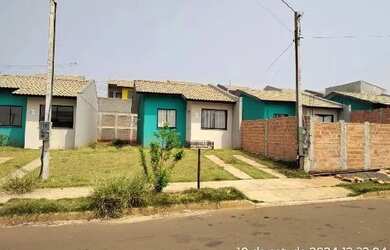 Imagem: A casa possui 2 Dormitórios, 1 Banheiro, 1 Vaga na garagem