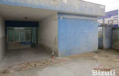 Imagem: A casa possui 2 Dormitórios, 1 Banheiro, 2 Vagas na garagem