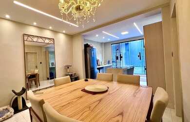 Imagem: A casa possui 2 Dormitórios, 2 Banheiros, 1 Vaga na garagem