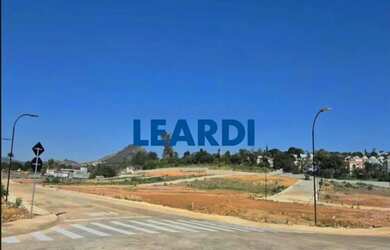 Imagem: O terreno possui 379m² de Área e está localizado em San