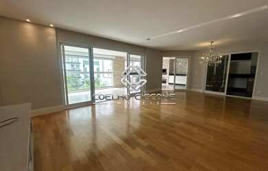 Imagem: O apartamento possui 4 Dormitórios, 5 Banheiros, 4 Vagas na