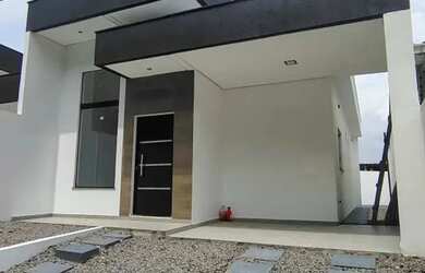 Imagem: A casa possui 2 Dormitórios, 2 Banheiros, 2 Vagas na garagem