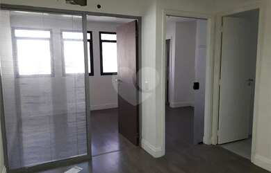 Imagem: O depósito possui 1 Vaga na garagem, 44m² de Área e está