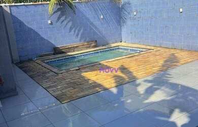 Imagem: A casa possui 3 Dormitórios, 3 Banheiros, 215m² de Área e