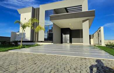 Imagem: A casa em condomínio possui 4 Dormitórios, 4 Banheiros, 300m²