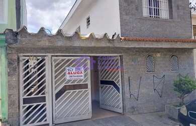 Imagem: A casa possui 3 Dormitórios, 2 Banheiros, 1 Vaga na garagem