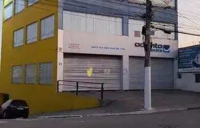 Imagem: O depósito para alugar possui 5 Vagas na garagem e 800m² de