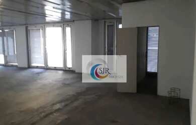 Imagem: O depósito possui 5 Vagas na garagem e 700m² de Área e está