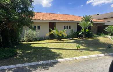 Imagem: A casa em condomínio possui 4 Dormitórios, 5 Banheiros, 4