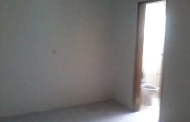 Imagem: A casa possui 1 Dormitório, 1 Banheiro e está localizado