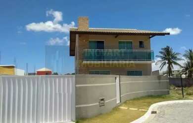 Imagem: A casa em condomínio possui 4 Dormitórios, 2 Banheiros, 2