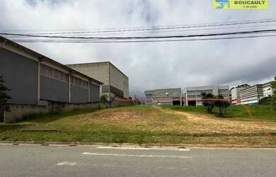 Imagem: O terreno possui 720m² de Área e está localizado em Vargem