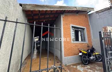 Imagem: A casa possui 2 Dormitórios, 2 Banheiros, 1 Vaga na garagem