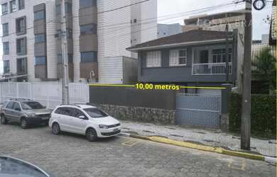 Imagem: A casa possui 3 Dormitórios, 3 Banheiros, 2 Vagas na garagem