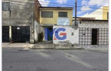 Imagem: A casa possui 5 Dormitórios, 3 Banheiros, 165m² de Área