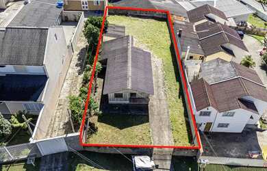 Imagem: Imóvel para venda possui 584 metros quadrados em Atuba - Colombo