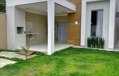 Imagem: A casa possui 2 Dormitórios, 2 Banheiros, 2 Vagas na garagem