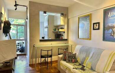 Imagem: O apartamento possui 1 Dormitório, 1 Banheiro, 1 Vaga na garagem