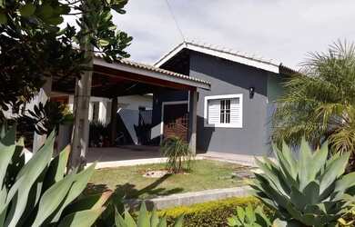 Imagem: A casa em condomínio possui 3 Dormitórios, 2 Banheiros, 2