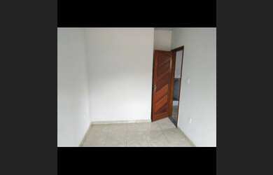 Imagem: A casa possui 3 Dormitórios, 2 Banheiros e está localizado