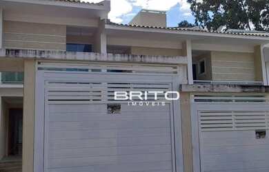 Imagem: A casa possui 3 Dormitórios, 3 Banheiros, 2 Vagas na garagem