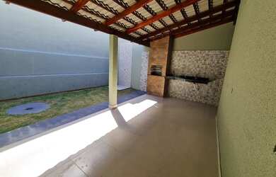 Imagem: A casa possui 3 Dormitórios, 1 Banheiro, 3 Vagas na garagem