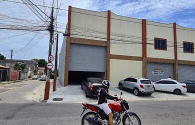 Imagem: O depósito possui 5 Vagas na garagem, 2.200m² de Área e