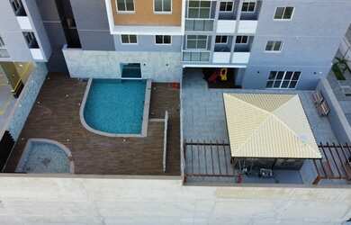 Imagem 2: Prédio 100 revestido, em frente ao Shopping, novinho