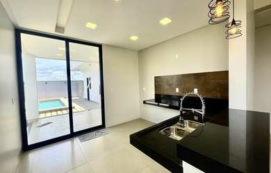 Imagem 4: Casa . Alto Padrão. Piscina, Churrasqueira, 360m² de Áreae2 Vagas na...