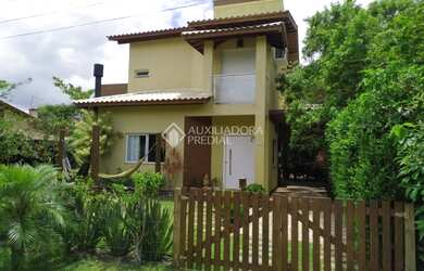 Imagem: A casa possui 3 Dormitórios, 1 Banheiro, 450m² de Área e