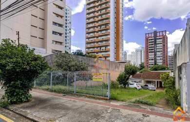 Imagem: O depósito possui 4 Vagas na garagem, 154m² de Área e está