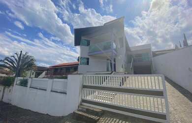 Imagem: A casa possui 2 Dormitórios, 1 Banheiro, 1 Vaga na garagem