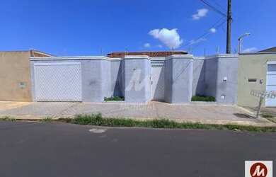 Imagem: A casa à venda possui 3 Dormitórios, 3 Banheiros, 4 Vagas