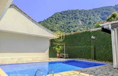 Imagem: A casa possui 4 Dormitórios, 3 Banheiros, 3 Vagas na garagem