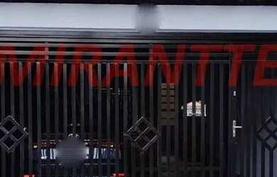 Imagem: A casa possui 3 Dormitórios, 3 Banheiros, 2 Vagas na garagem