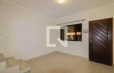 Imagem: A casa em condomínio possui 2 Dormitórios, 2 Banheiros, 2