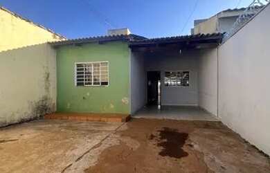 Imagem: A casa possui 2 Dormitórios, 2 Banheiros, 3 Vagas na garagem