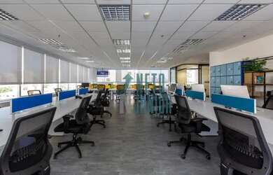 Imagem: O depósito possui 5 Vagas na garagem, 392m² de Área e está