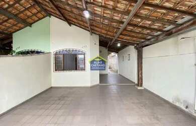 Imagem: A casa possui 2 Dormitórios, 1 Banheiro, 2 Vagas na garagem