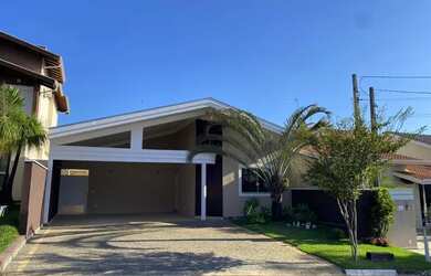 Imagem: A casa em condomínio possui 3 Dormitórios, 1 Banheiro, 2 Vagas