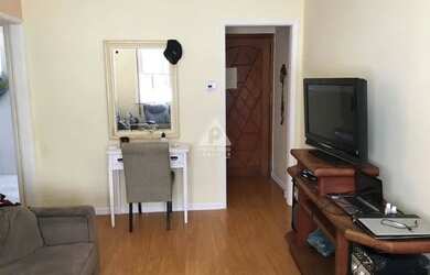 Imagem: O apartamento possui 2 Dormitórios, 1 Banheiro, 1 Vaga na garagem