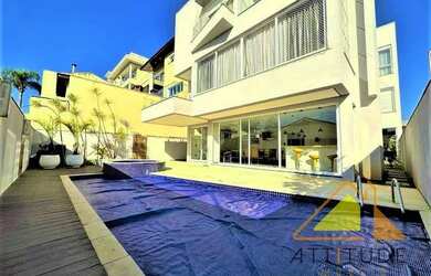 Imagem: A casa em condomínio possui 4 Dormitórios, 5 Banheiros, 5